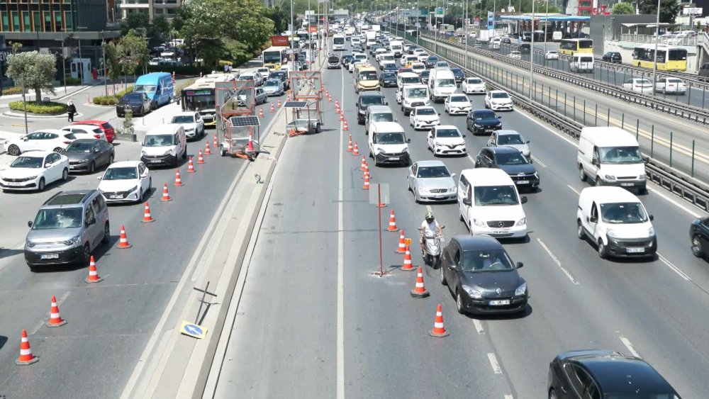 Yenibosna Metrobüs İstasyonu'nda çalışma başladı