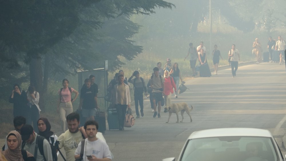 Bursa'da yangın kampüse sıçradı! Yurtlar boşaltılıyor...