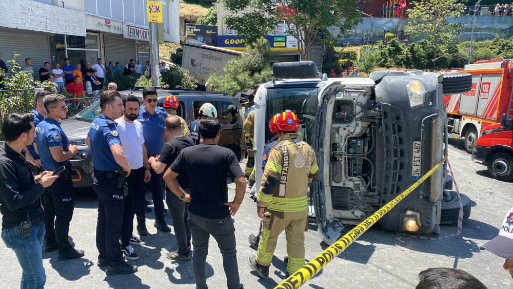 Kağıthane'de feci kaza! Beton mikseri gelin arabasının üzerine devrildi