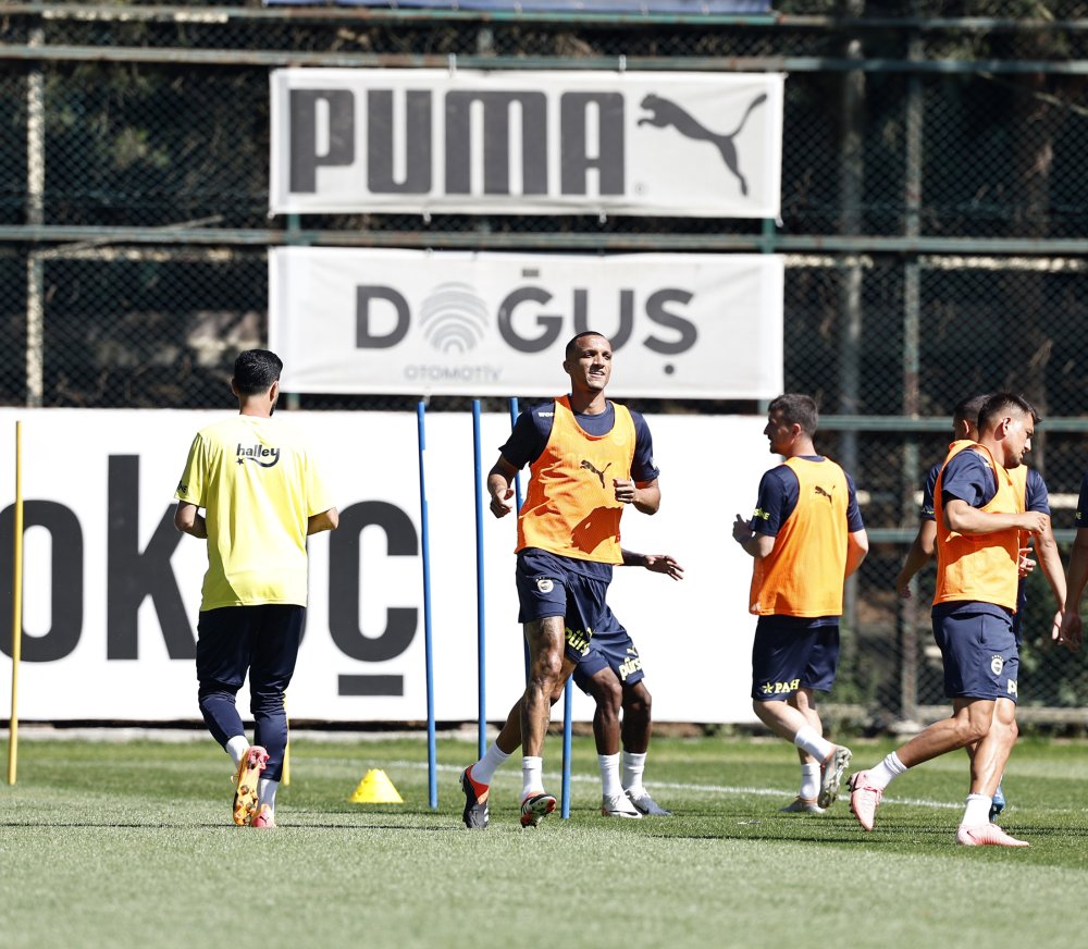 Fenerbahçe günü çift antrenman yaparak tamamladı