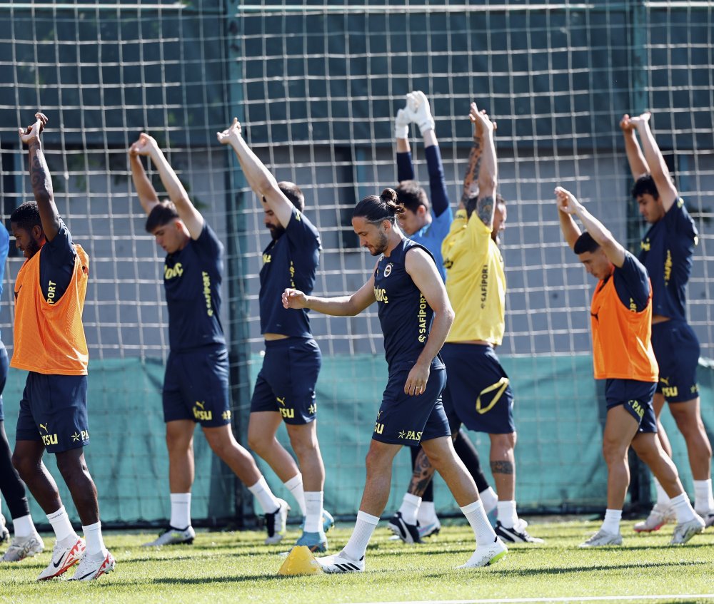 Fenerbahçe'de yeni sezon hazırlıkları devam ediyor