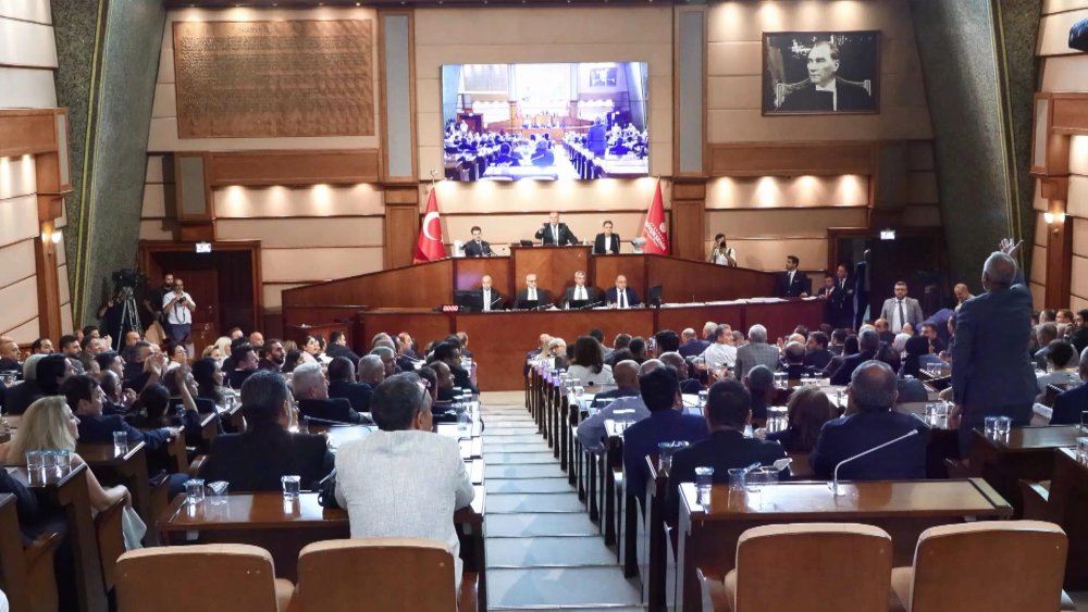 AK Parti ve CHP grupları İBB Meclisi'nde tartıştı!