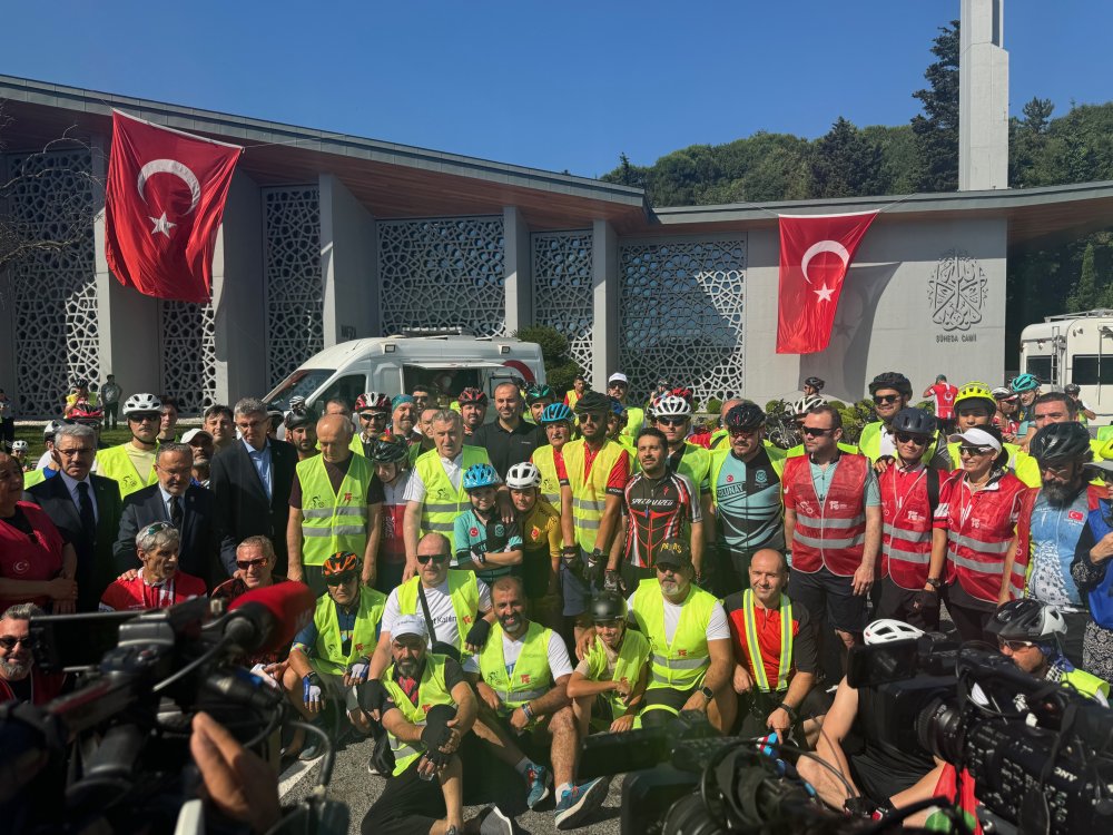 15 Temmuz Şehitler Köprüsü'nde "15 Temmuz'dan Gazze'ye Özgürlük İçin Pedal Çevir" etkinliği düzenlendi