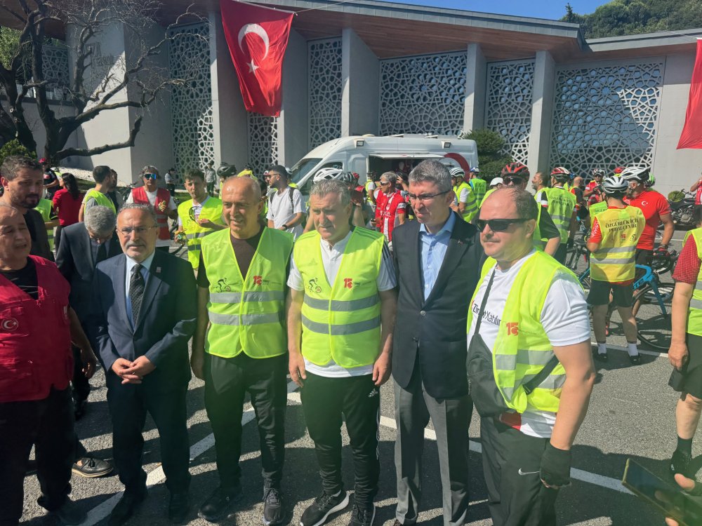 15 Temmuz Şehitler Köprüsü'nde '15 Temmuz'dan Gazze'ye Özgürlük İçin Pedal Çevir' Etkinliği