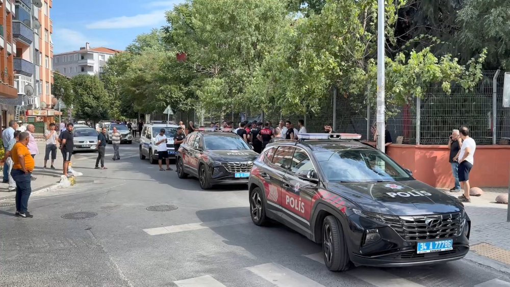 Küçükçekmece’de akrabalar arasında kız meselesi kavgası: 10 kişi yaralandı