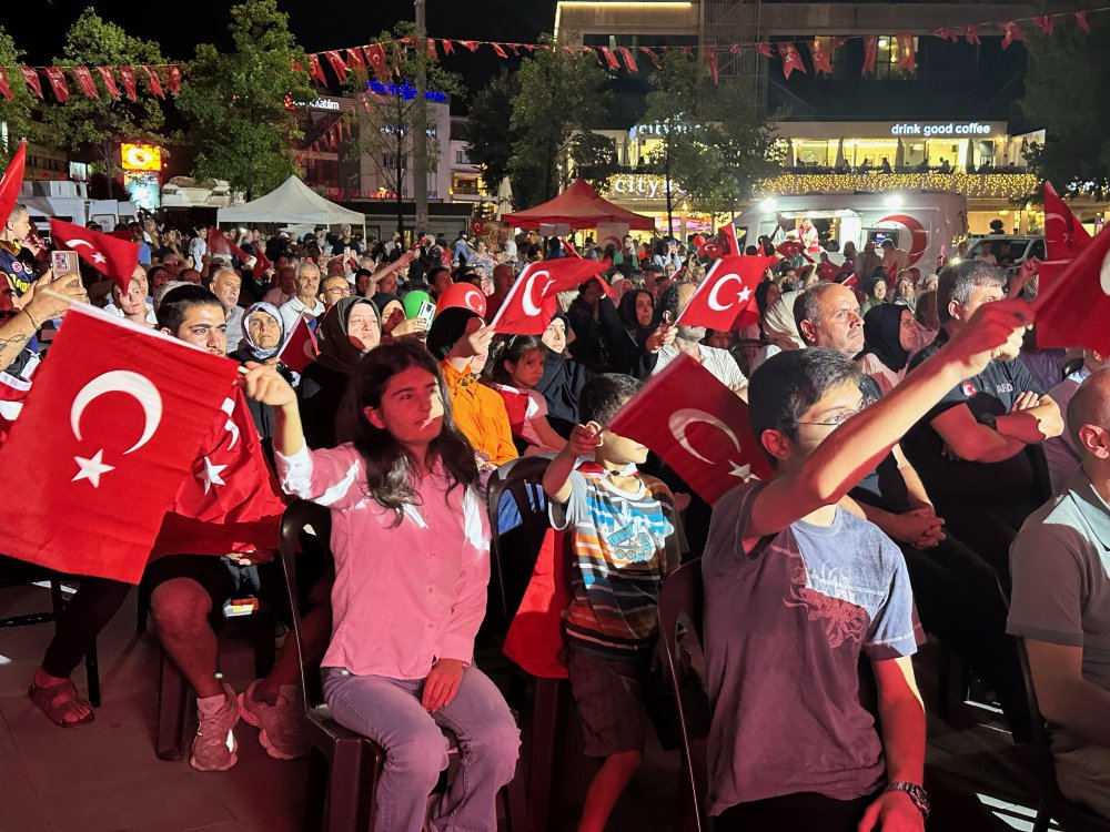 Yalova'da, 15 Temmuz Demokrasi ve Milli Birlik Günü coşkusu