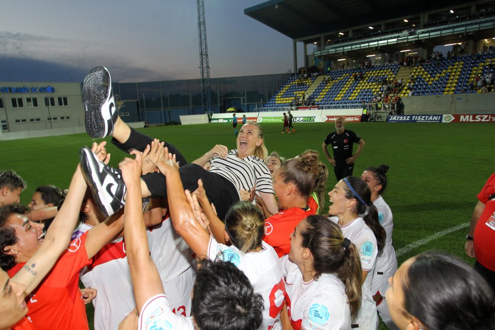 A Milli Kadın Futbol Takımı play-off’ları garantiledi