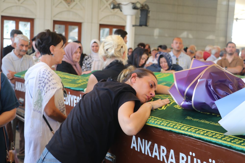 Oyuncu Şener Kökkaya son yolculuğuna uğurlandı