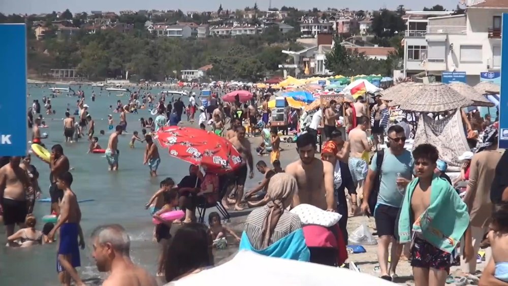 Sıcak havada serinlemek için denize girdi, boğulmaktan cankurtaranlar kurtardı