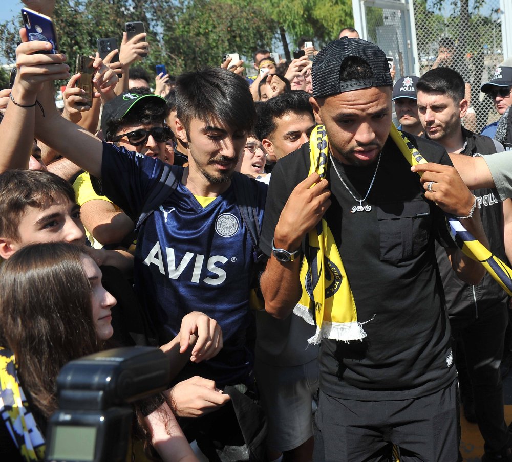 Fenerbahçe'nin yeni golcüsü Youssef En-Nesyri, İstanbul’a geldi