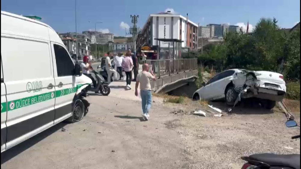 Cenaze nakil aracıyla kaza yapan sürücünün, polise verdiği İngiltere ehliyeti geçersiz çıktı