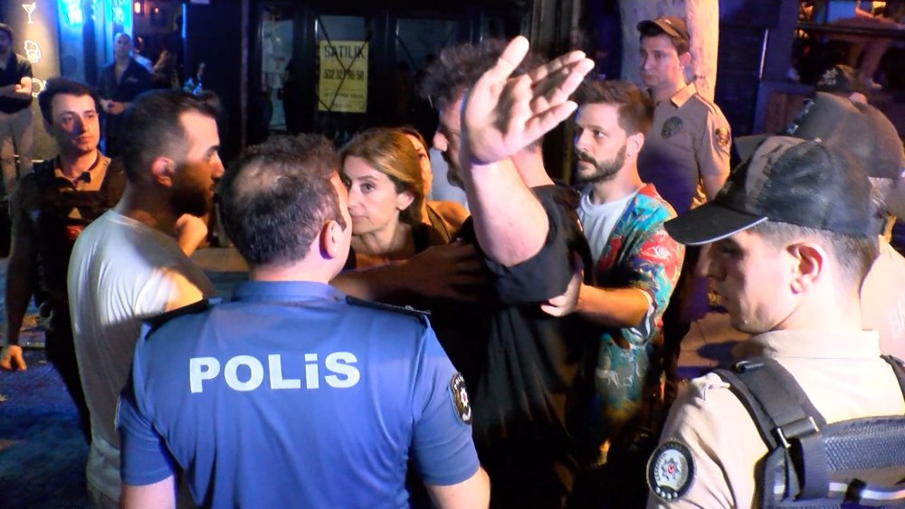 Şişli'deki 'Huzurlu Sokaklar' denetiminde işletmeciden polise tehdit!