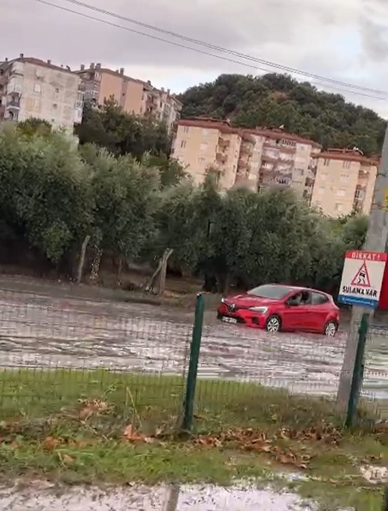 Bursa’da sağanak nedeniyle kapanan yollar açıldı