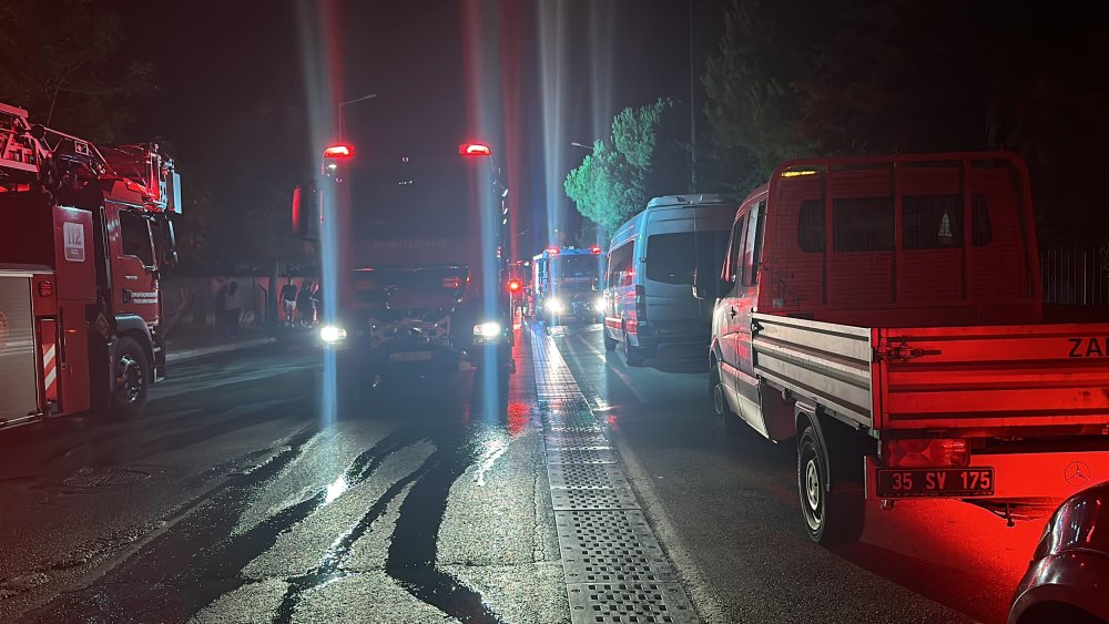 Kardeşlerin yaktığı mum yangına neden oldu, ev büyük hasar aldı