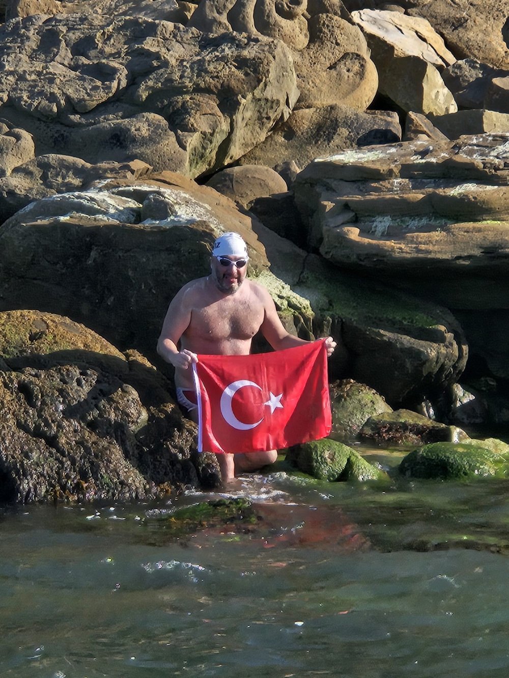 Dünya tarihinde ilk defa iki Türk sporcu aynı anda Manş Denizi'ni geçti