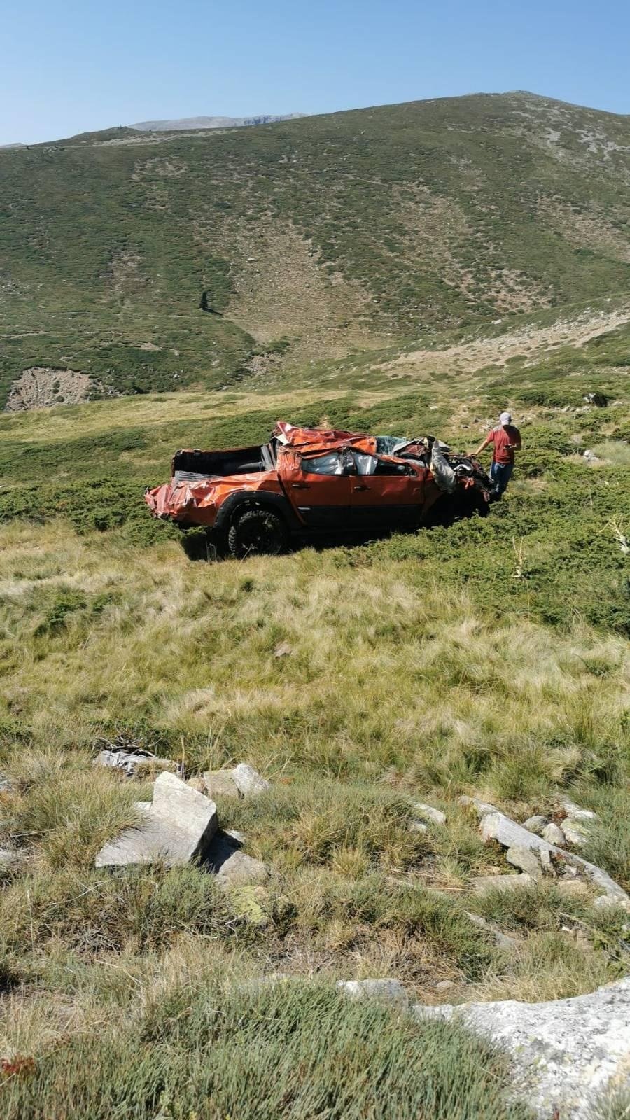 Bursa'da off-road aracı, 100 metrelik uçuruma düştü: Yaralılar helikopterle alındı