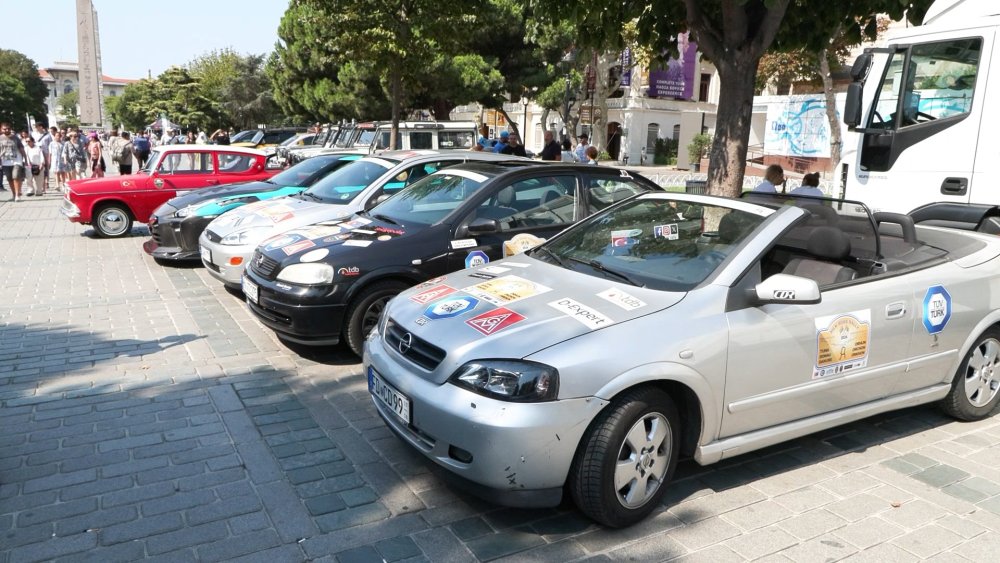 Dünyaca ünlü İpek Yolu Rallisi Sultanahmet Meydanı'ndan başladı