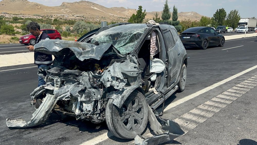 Nevşehir'de minibüs ile cip kazaya karıştı: 1'i ağır, 14 kişi yaralandı