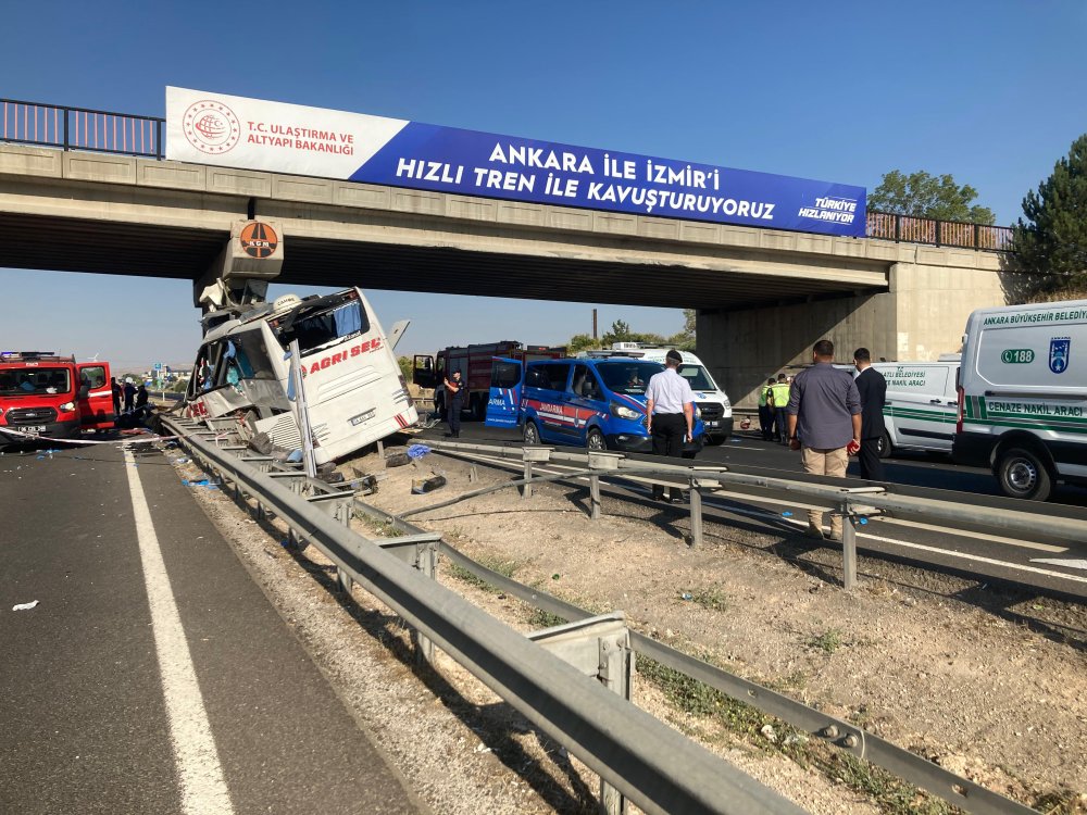 Ankara-Eskişehir kara yolunda yolcu otobüs kaza yaptı: 9 ölü, 26 yaralı