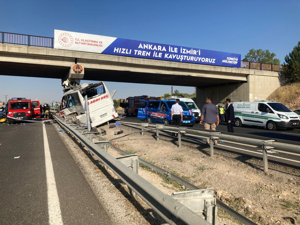 Ankara-Eskişehir kara yolunda yolcu otobüs kaza yaptı: 9 ölü, 26 yaralı