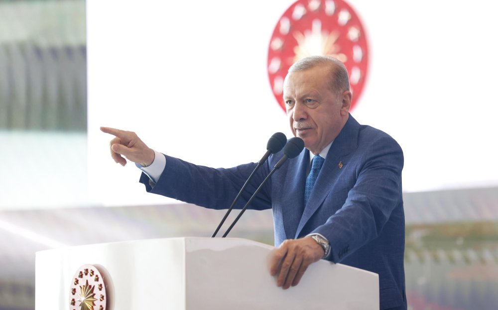 Erdoğan Çukurova Havalimanı'nın açılışında: Halkın parasını Paris'te har vurup harman savuruyorlar