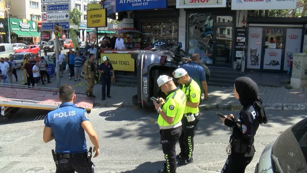 Maltepe’de cip sürücüsü dükkana daldı: Yaralılar var!