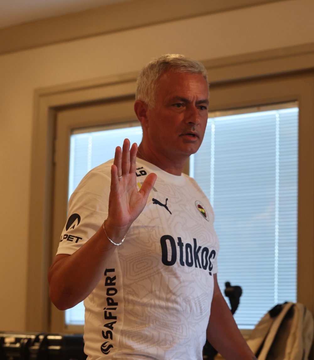 Jose Mourinho, Okan Buruk'u hedef aldı!