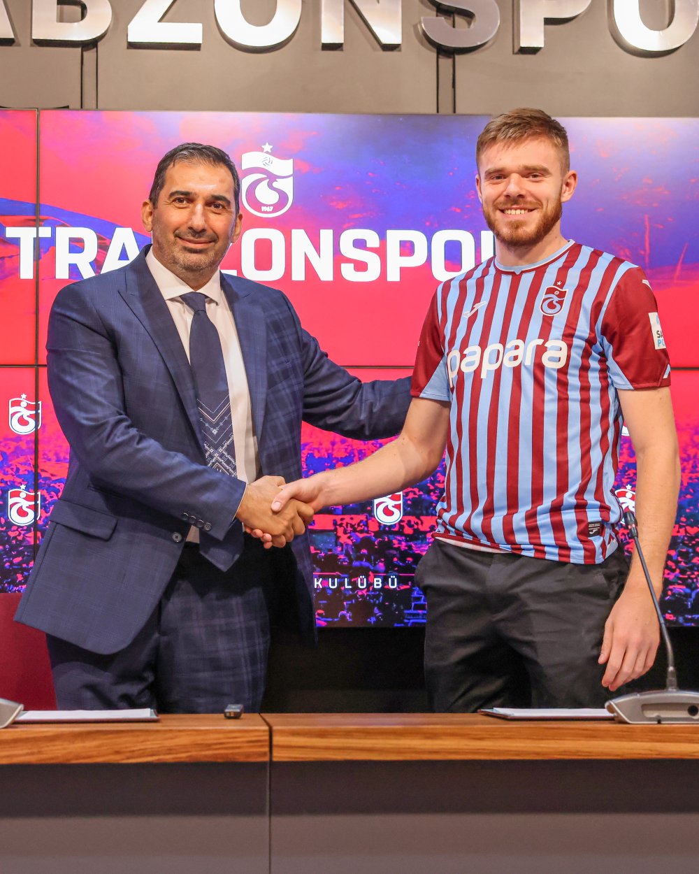 Trabzonspor’da yeni transfer Batagov için imza töreni