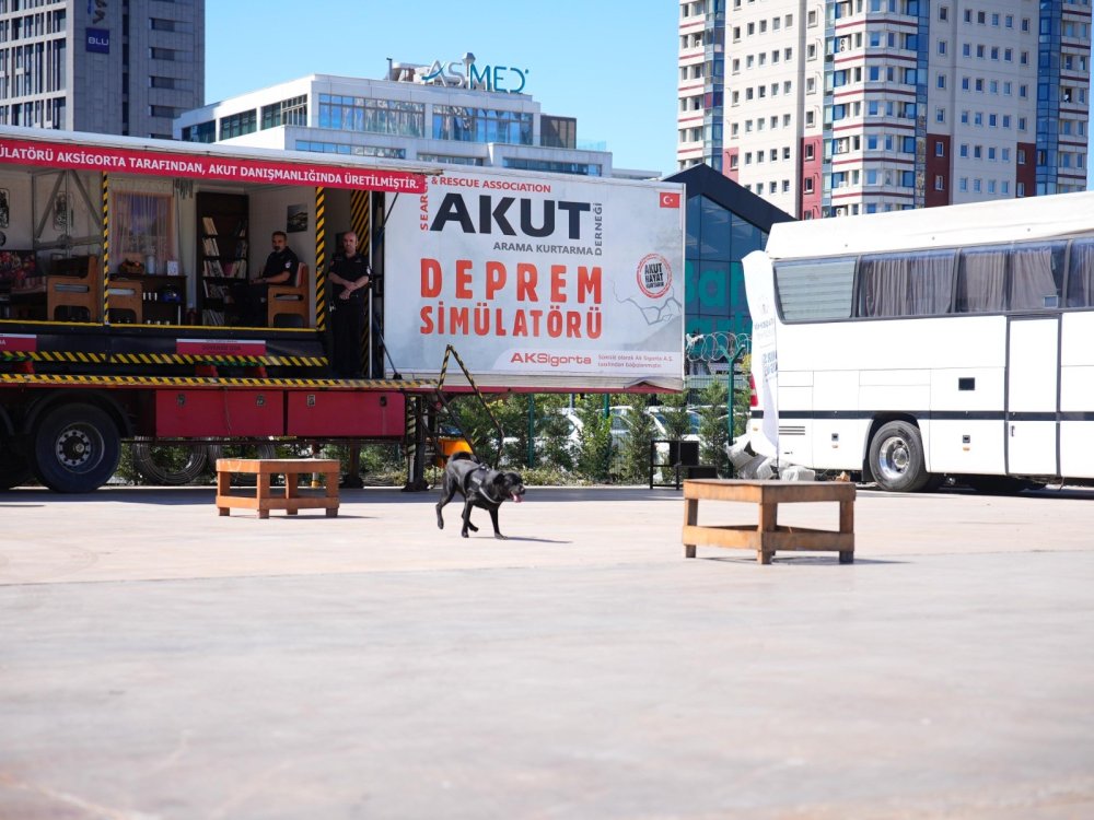 Ataşehir'deki 17 mahalleye deprem konteyneri kuruluyor