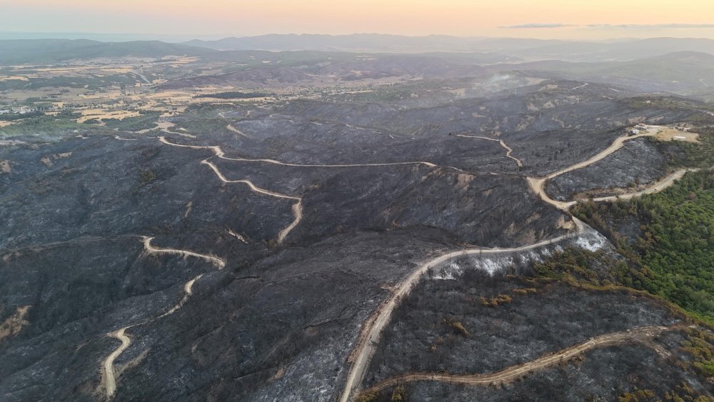 Çanakkale'deki yanan ormanlık alanlar dron ile görüntülendi