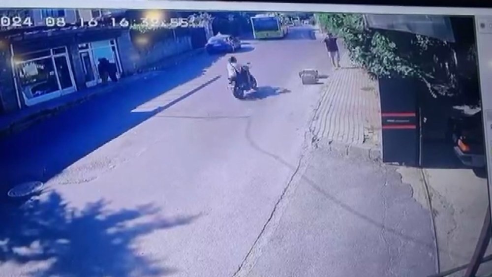 İstanbul Sarıyer’de İETT otobüsü motosikletliye çarptı