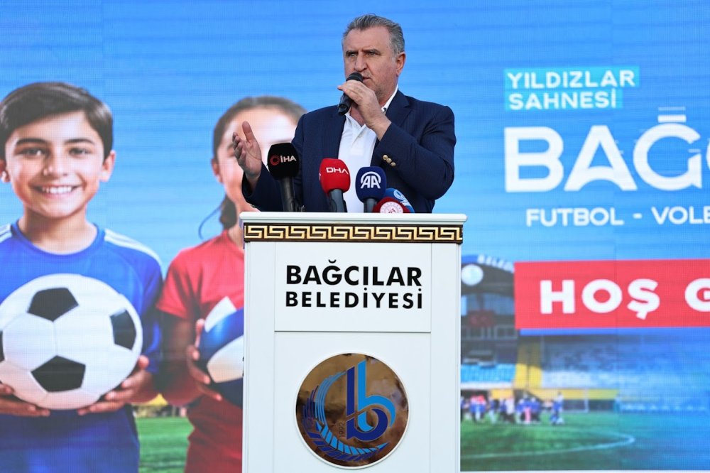 Bakan Bak, Yıldızlar Sahnesi 2024 Futbol ve Voleybol Turnuvası'nı takip etti