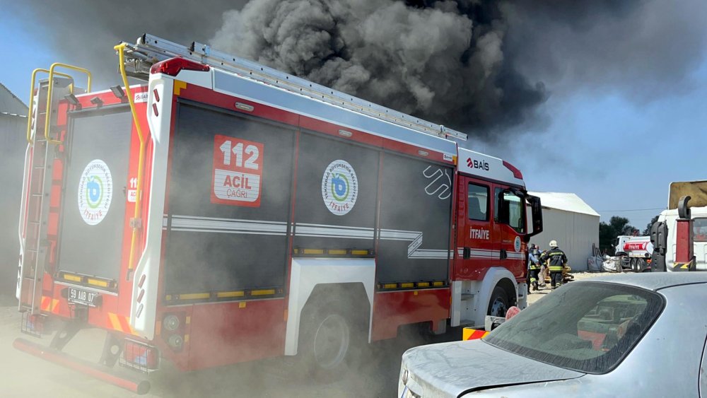 Tekirdağ'da geri dönüşüm tesisinde korkutan yangın