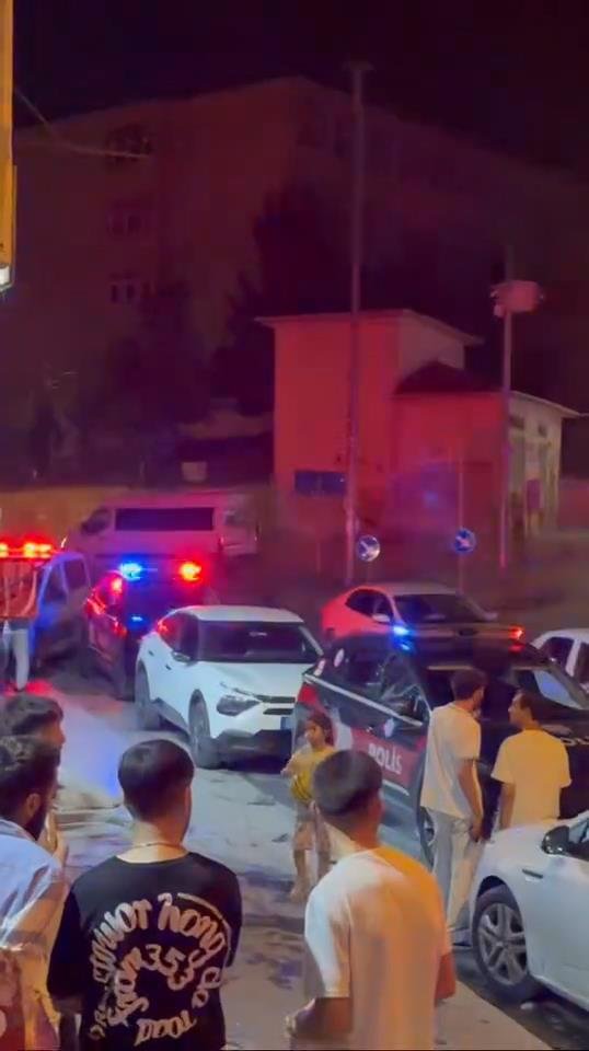 Arnavutköy'de tartıştığı kişilere ateş açtı: 3 yaralı