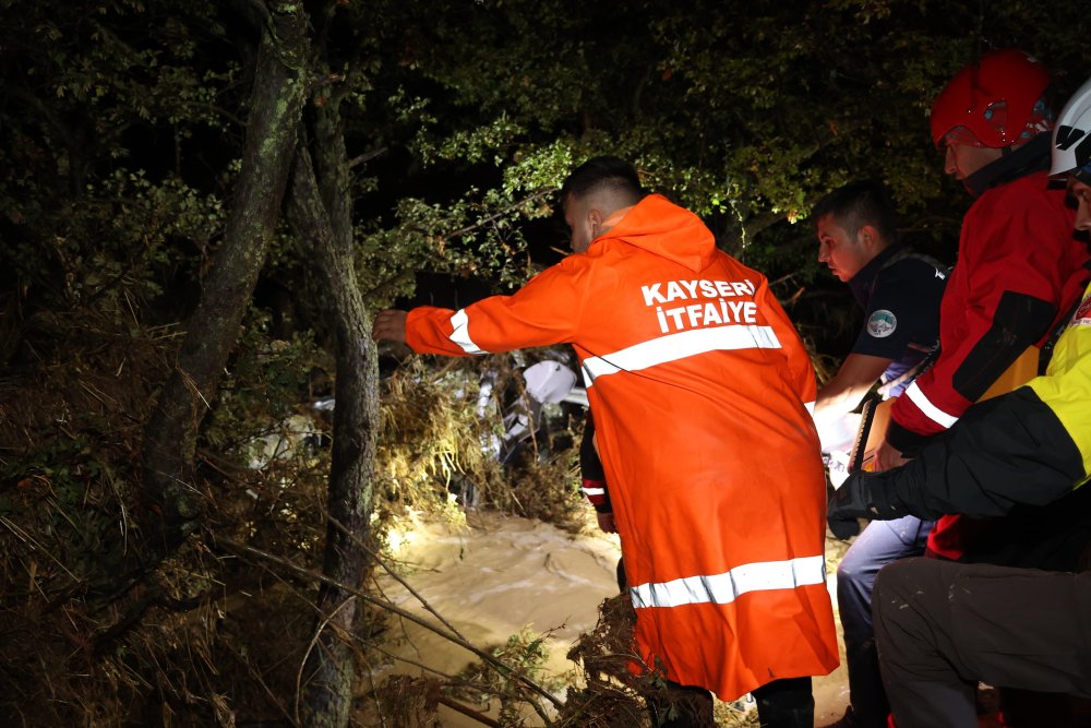 Sağanak sel ve heyelanın olduğu Kayseri'de, kayıp kişiyi arama çalışmaları sürüyor