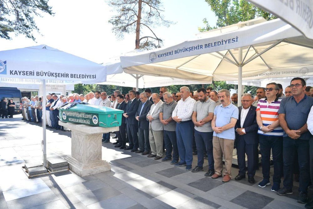 Abdullah Gül'ün acı kaybı! Halasını son yolculuğuna uğurladı