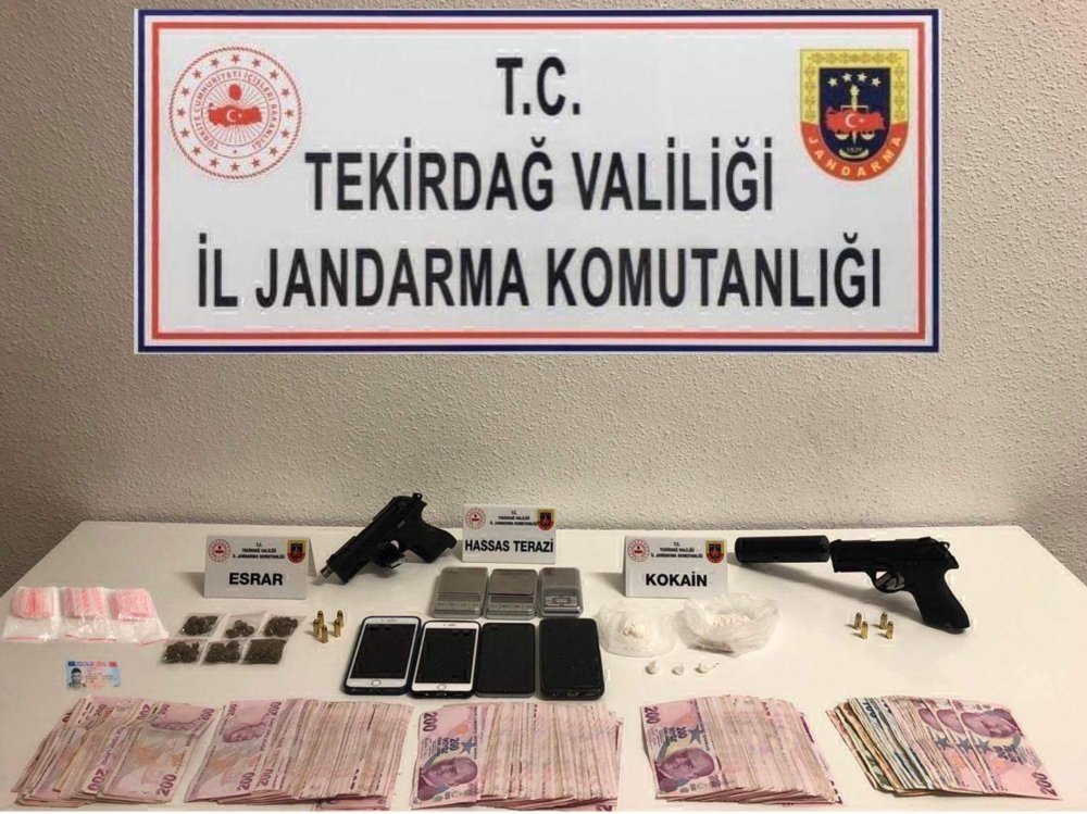 Tekirdağ'da aranan ve 13 yıl kesinleşmiş hapis cezası bulunan firari yakalandı