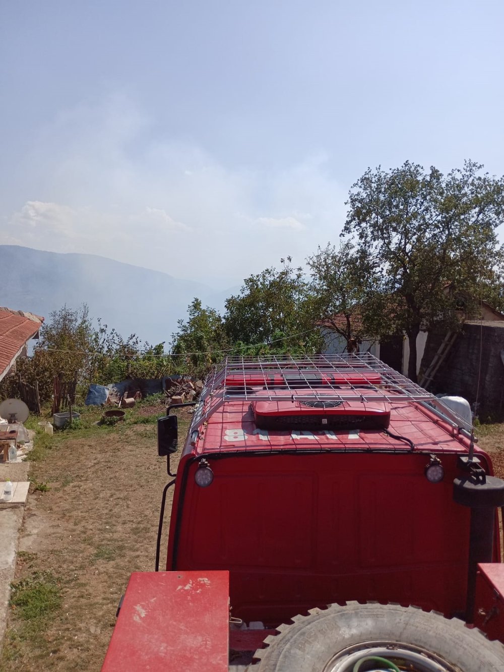 Düzce'de orman yangını, alevler evlere sıçramaktan son anda kurtuldu