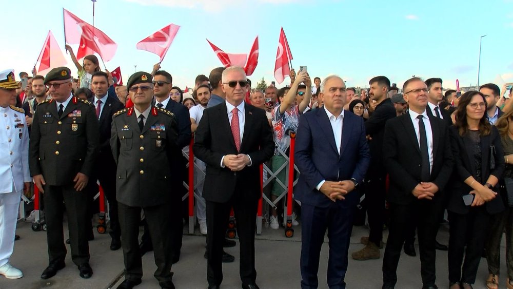 SOLOTÜRK, Yenikapı'da 30 Ağustos gösteri uçuşu yaptı