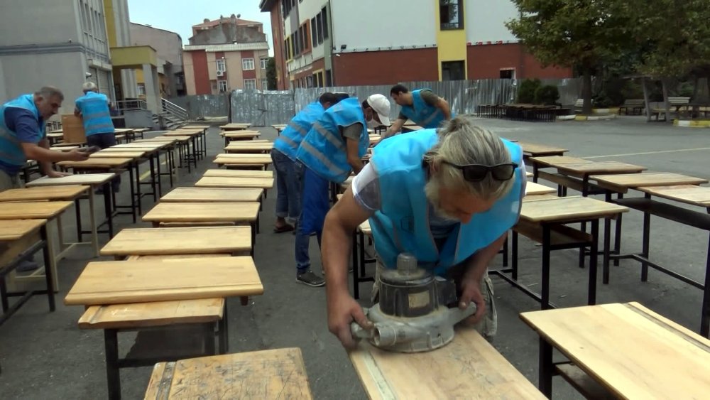 Hükümlüler, 13 okulun sınıflarını boyayarak yenileme çalışmalarına katıldı