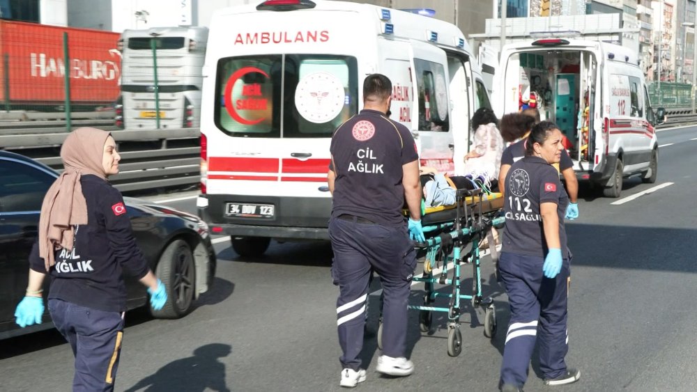 Bahçelievler otomobil takla attı: Trafik kademeli olarak ilerledi