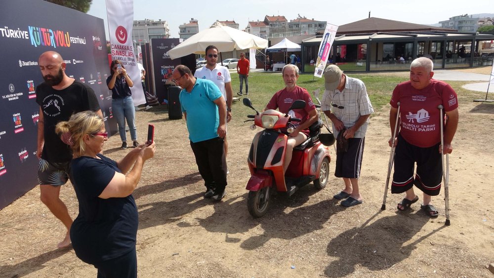 Troya Kültür Yolu Festivali'nde engelli bireyler anı dalışı yaptı