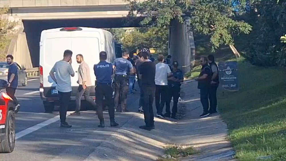 Beykoz TEM Otoyolu'nda panik! Yol kenarında 2 el bombası bulundu!