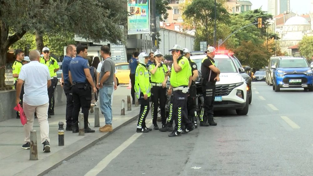 Şişli'de polis aracı kaldırımdaki iki kadına çarptı: 1 ölü