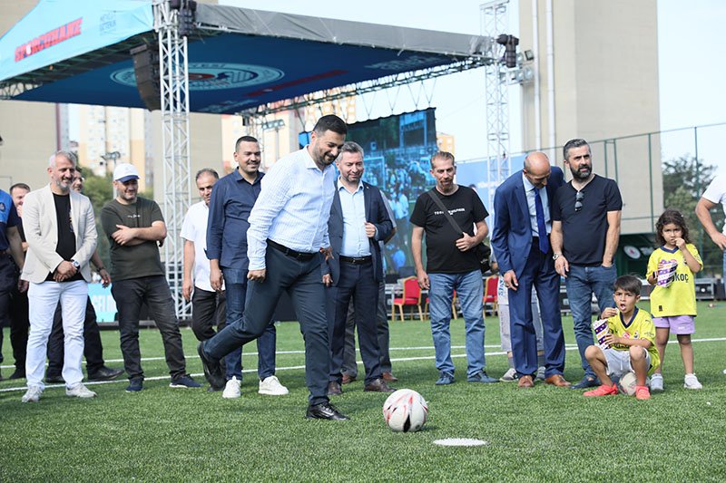 Kağıthane'de Sadabad Spor Sahası hizmete açıldı