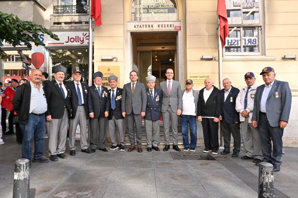 Şişli'de Gaziler Günü Türk bayraklı yürüyüşle kutlandı