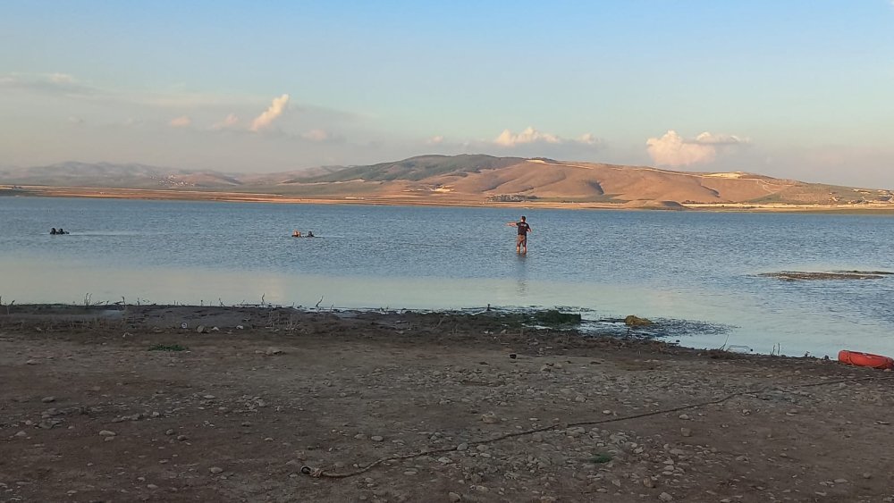 Reyhanlı Baraj gölüne giren Suriyelilerden acı haber geldi, 1 kişi aranıyor