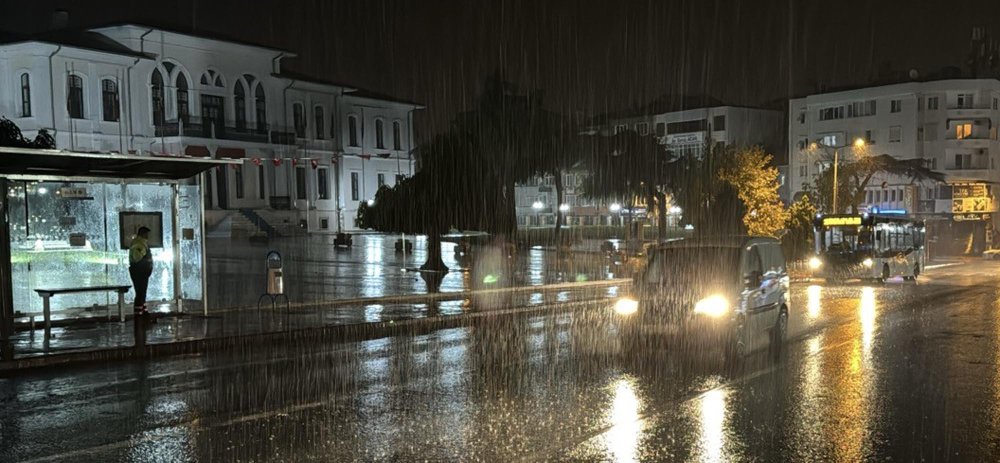 Marmara'nın batısında beklenen sağanak başladı