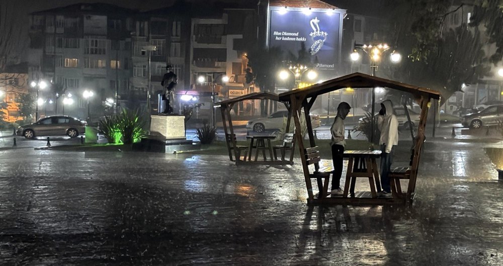 Marmara'nın batısında beklenen sağanak başladı