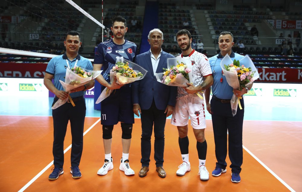 Voleybol Efeler Ligi 2024-25 sezonu maçlarla başladı